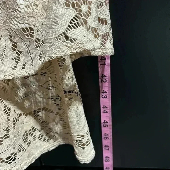 Just Taylor V-neck flutter sleeve lace,Hi/low ruffle,zip back, lined,zipper back - Picture 13 of 16